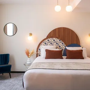 Hotel Helussi, Parigi