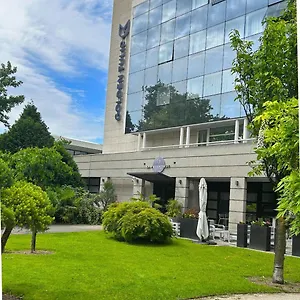 艾克斯莱班金色郁金香spa酒店 酒店